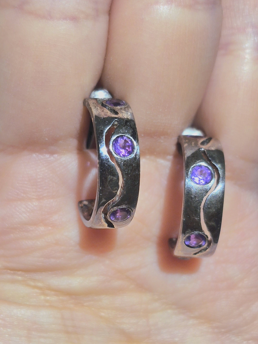 NEW* 925Sterling Silver Hoop Earrings with Inlaid Natural Amethyst
